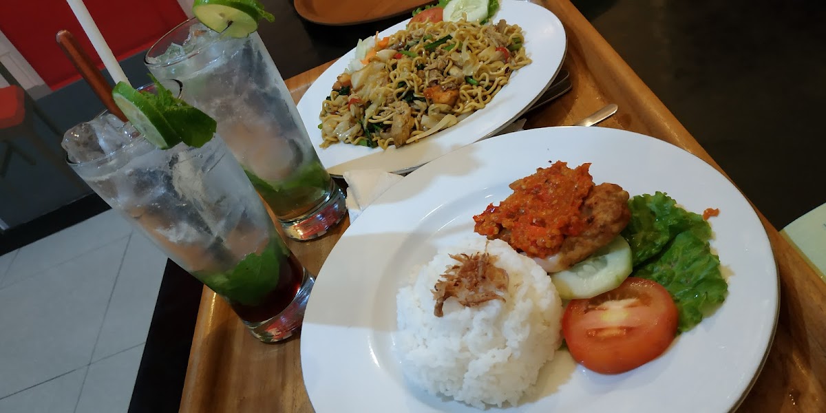 Raya Cafe And Resto Madiun-10